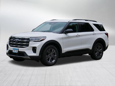 Used 2026 Ford Explorer Active w/ Active Comfort Package AWD/4WD image 3