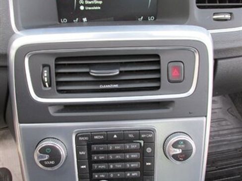 Used 2017 Volvo S60 T5 Inscription image 33