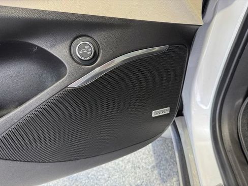 Used 2020 Buick Enclave Premium w/ Sun and Sites Package FWD image 7