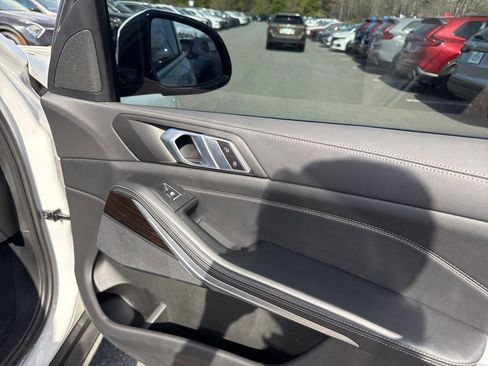 Used 2023 BMW X5 xDrive40i w/ Premium Package image 16