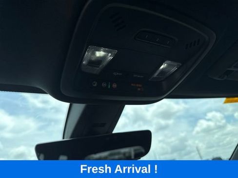 Used 2023 Chevrolet Traverse LT FWD image 11