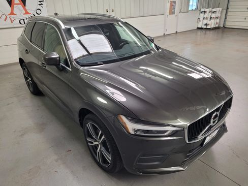 Used 2018 Volvo XC60 T5 Momentum w/ Vision Package AWD/4WD image 11