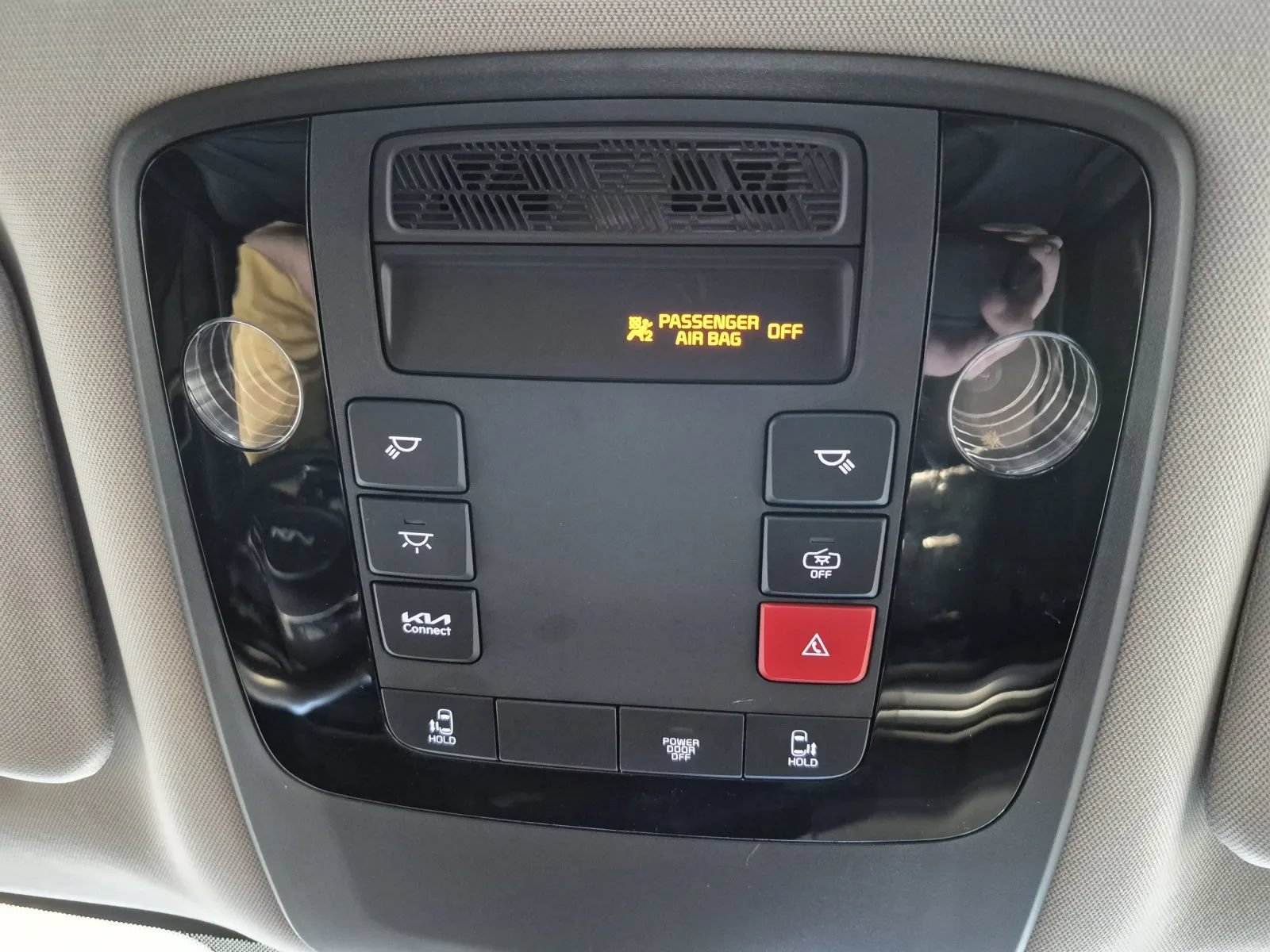 Used 2025 Kia Carnival FWD image 35