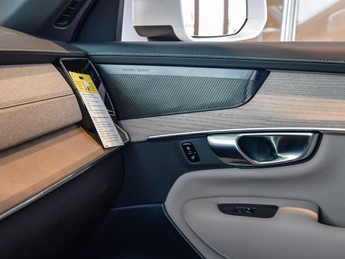 Used 2025 Volvo XC90 B5 Plus w/ Protection Package Premier image 31