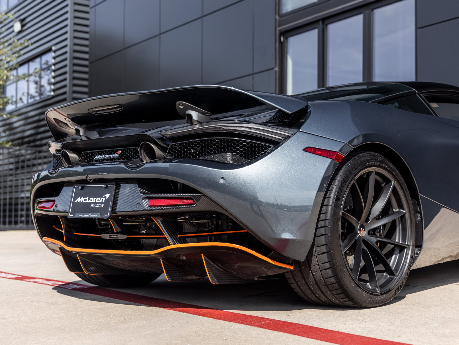 Used 2018 McLaren 720S RWD image 15