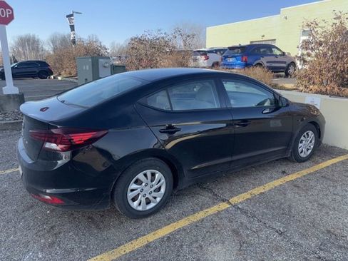 Used 2020 Hyundai Elantra SE image 3