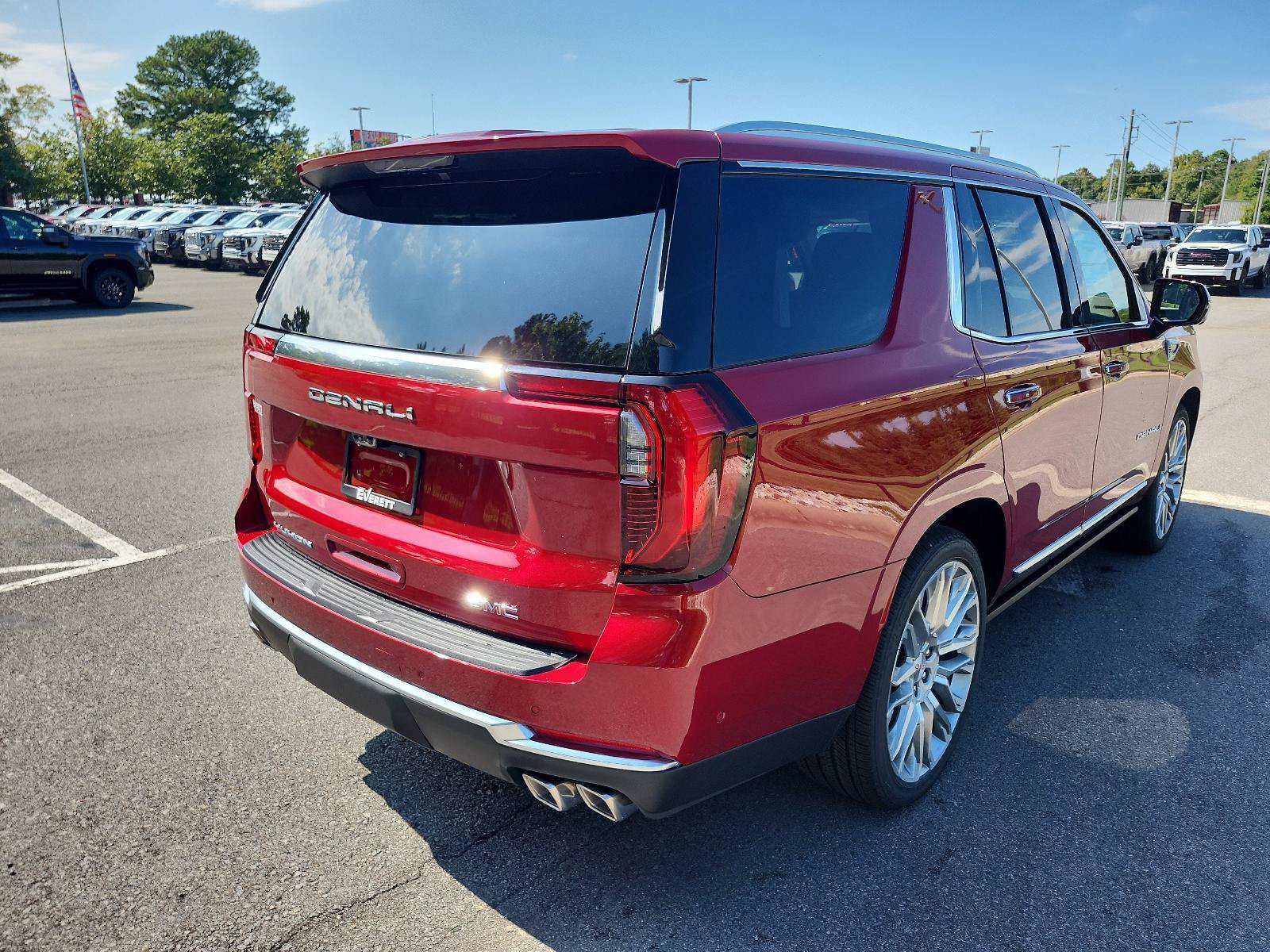 New 2027 GMC Yukon Denali w/ Denali Reserve Package AWD/4WD image 3