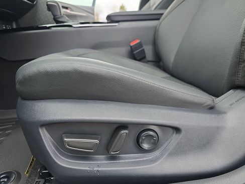 Used 2026 Toyota Camry XLE w/ Premium Plus Package image 31