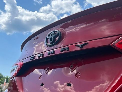 Used 2019 Toyota Camry SE FWD image 13