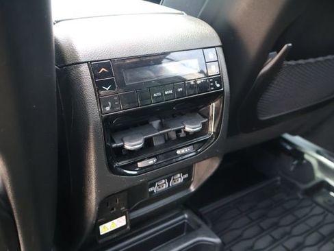 Used 2023 Jeep Grand Cherokee L Overland AWD/4WD image 10
