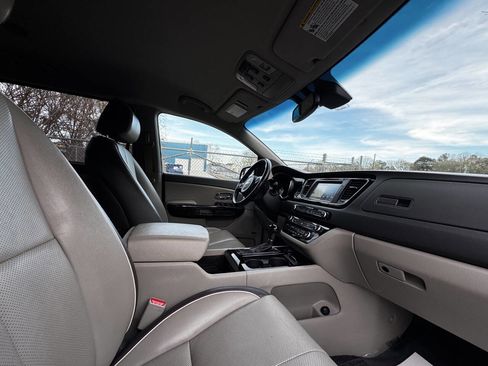 Used 2016 Kia Sedona SX image 15