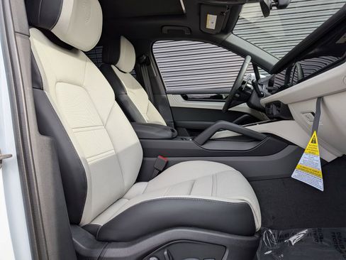 Certified 2026 Porsche Cayenne E-Hybrid AWD/4WD image 25