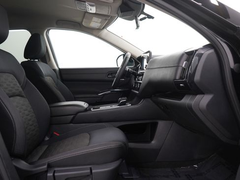 Used 2025 Nissan Pathfinder SV AWD/4WD image 11