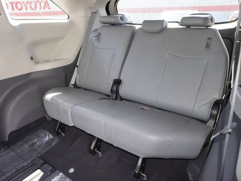 Certified 2023 Toyota Sienna XLE FWD image 11