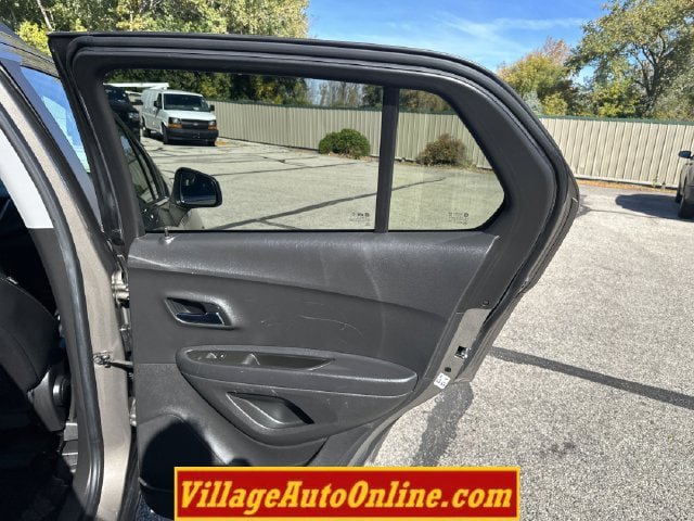Used 2020 Chevrolet Trax LT w/ Driver Confidence Package AWD/4WD image 29