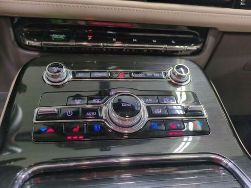 Used 2023 Lincoln Nautilus Reserve image 23