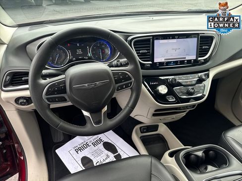 Used 2023 Chrysler Pacifica Touring-L FWD image 17