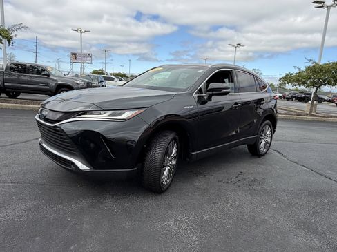 Used 2021 Toyota Venza XLE w/ Softex Package AWD/4WD image 4