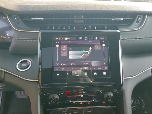 New 2025 Jeep Grand Cherokee L Altitude image 17