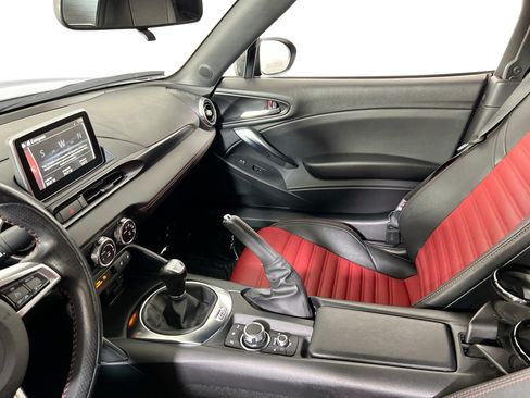 Used 2018 FIAT 124 Spider Abarth w/ Visibility Group RWD image 22