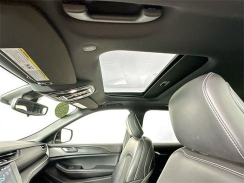 Used 2023 Jeep Grand Cherokee Altitude image 19