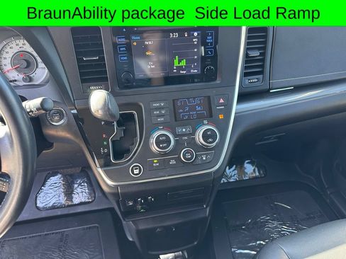 Used 2015 Toyota Sienna SE w/ SE Preferred Package FWD image 35