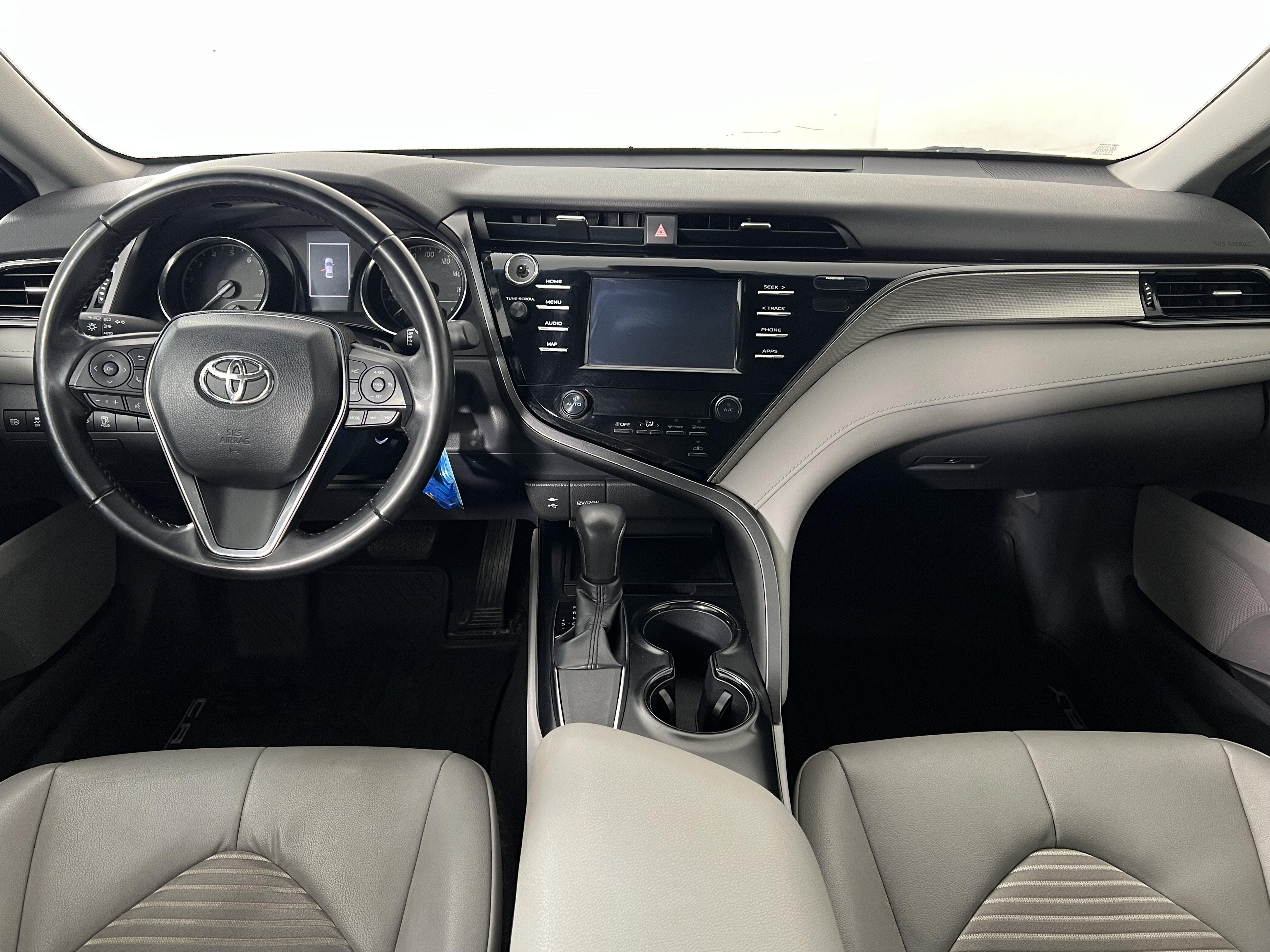 Used 2019 Toyota Camry SE FWD image 21