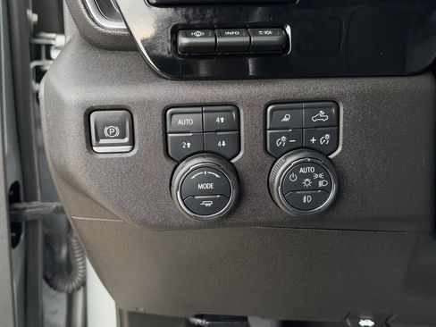 Used 2024 Chevrolet Silverado 2500 High Country w/ High Country Premium Package AWD/4WD image 25