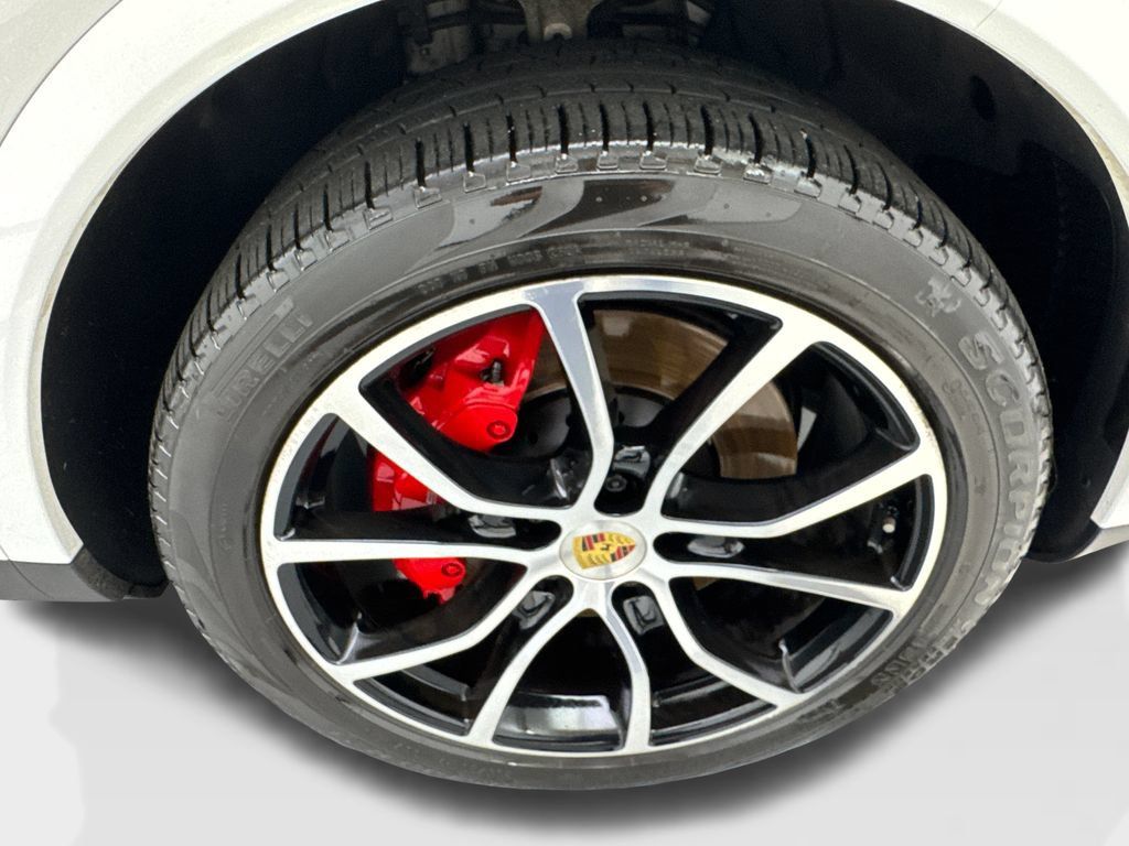Used 2022 Porsche Cayenne w/ Premium Package AWD/4WD image 81