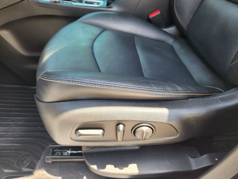 Used 2020 Chevrolet Equinox Premier w/ Premier Redline Edition FWD image 20