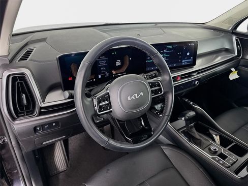 Certified 2025 Kia Sorento EX FWD image 9