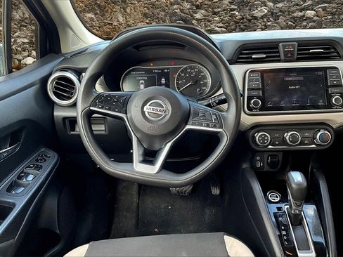 Used 2021 Nissan Versa SV image 5
