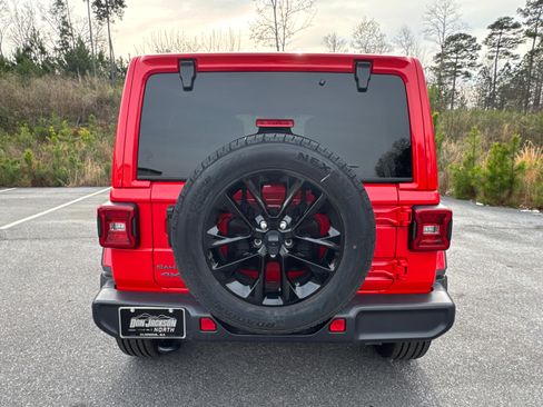 Used 2025 Jeep Wrangler Sahara image 6