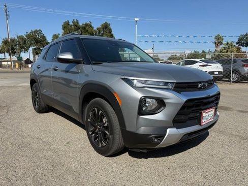 Used 2023 Chevrolet TrailBlazer LT FWD image 1