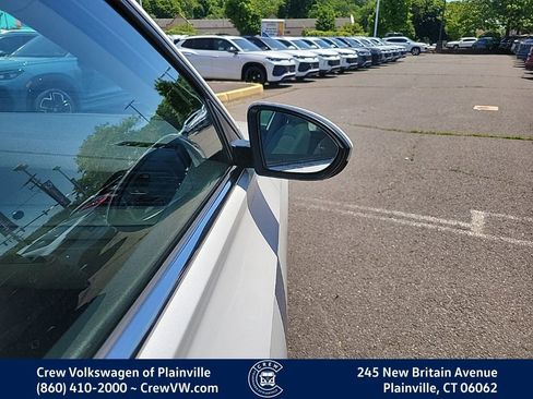 Certified 2024 Volkswagen Jetta SE w/ Panoramic Sunroof Package FWD image 36
