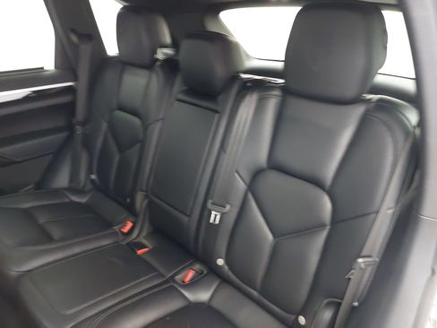Used 2018 Porsche Cayenne Platinum Edition AWD/4WD image 16
