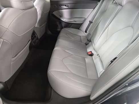 Used 2019 Toyota Avalon XLE image 16