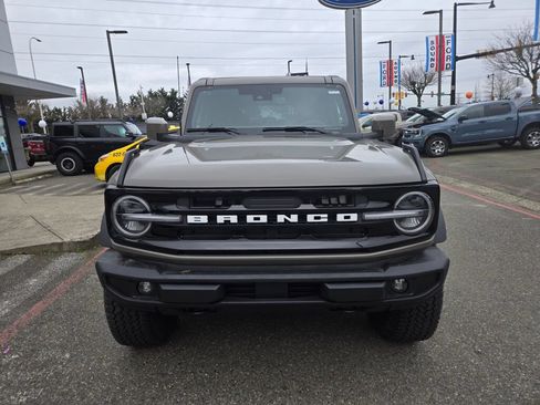 New 2026 Ford Bronco Outer Banks w/ Sasquatch Package AWD/4WD image 2