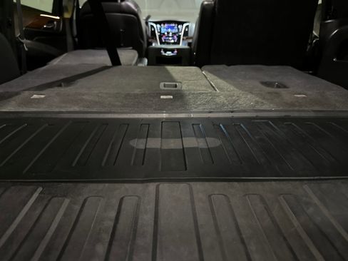 Used 2018 Cadillac Escalade ESV Luxury image 17