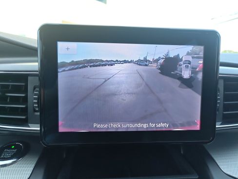 Used 2020 Ford Explorer XLT w/ Equipment Group 202A AWD/4WD image 9