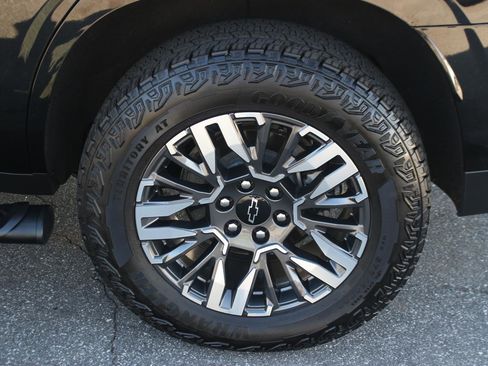Used 2025 Chevrolet Tahoe Z71 AWD/4WD image 41