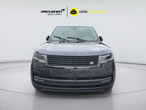 Used 2025 Land Rover Range Rover SE AWD/4WD image 2