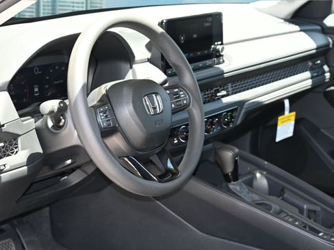 Used 2025 Honda Accord SE image 14