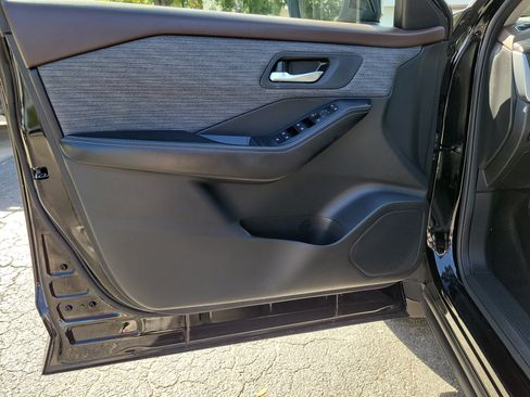 Certified 2023 Nissan Rogue SV AWD/4WD image 16