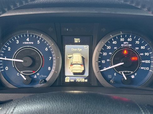 Used 2015 Toyota Sienna L image 24