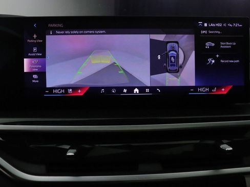 Used 2024 BMW X7 xDrive40i w/ M Sport Package image 16