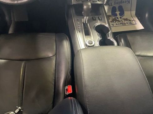 Used 2019 Nissan Pathfinder SL AWD/4WD image 16