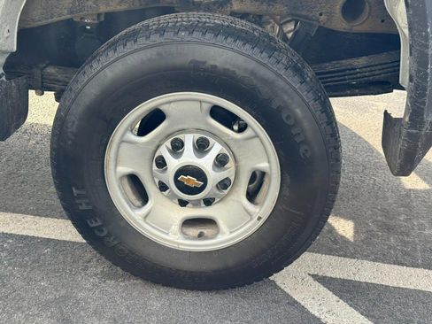 Used 2025 Chevrolet Silverado 2500 W/T image 10