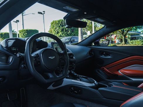 Used 2019 Aston Martin V8 Vantage Coupe image 15