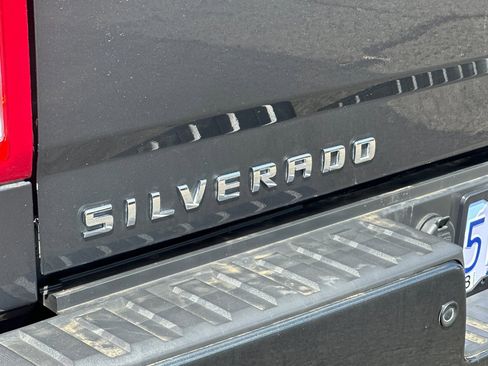 Used 2017 Chevrolet Silverado 1500 LTZ Z71 w/ LTZ Plus Package AWD/4WD image 24
